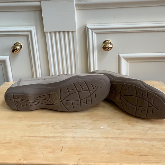 Shoes - Picture 3 of 4